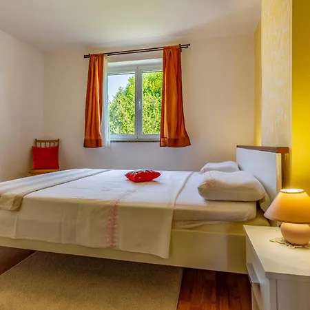 With Parking Space Banjole, - 7036 *