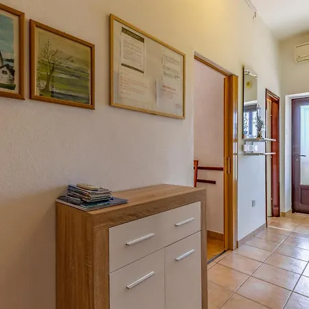 Apartments With Parking Space Banjole, Pula - 7036 Apartman *