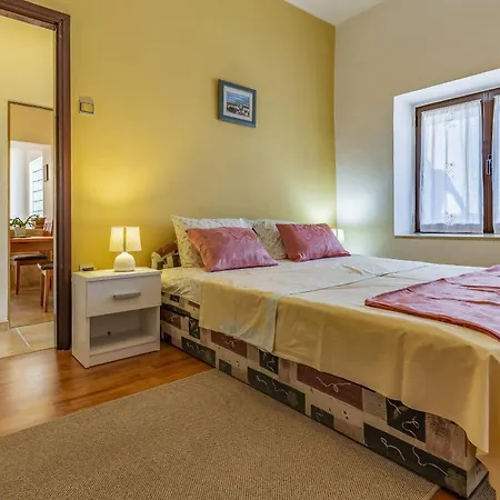 With Parking Space Banjole, - 7036 *