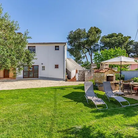 Apartamento With Parking Space Banjole, - 7036 *