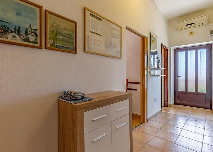Apartments With Parking Space Banjole, Pula - 7036 Apartman *