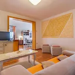 Apartments With Parking Space Banjole - Pula - 7036