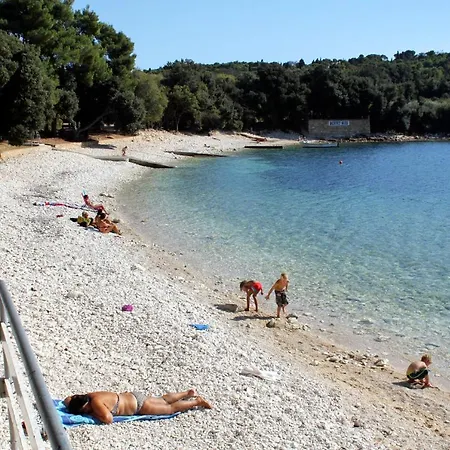 Apartment Apartments With Parking Space Banjole, Pula - 7036 Pula