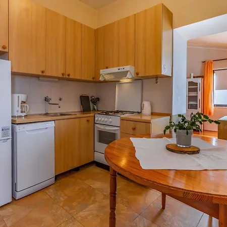 Apartments With Parking Space Banjole, Pula - 7036 Pula