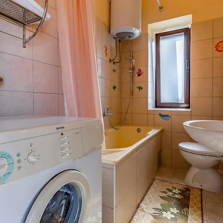 Apartments With Parking Space Banjole, Pula - 7036 * Pula