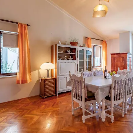 Apartments With Parking Space Banjole, Pula - 7036 Pula