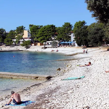 Apartments With Parking Space Banjole, Pula - 7036 *