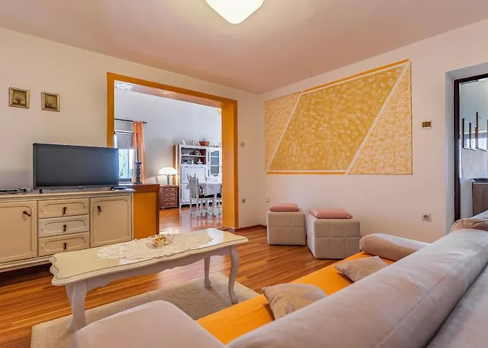 Apartments With Parking Space Banjole, Pula - 7036