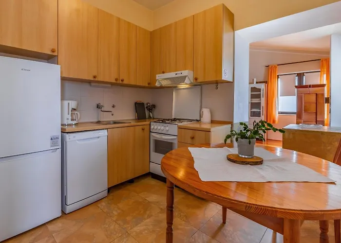 Apartments With Parking Space Banjole, Pula - 7036 Pula