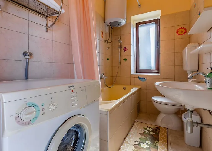 Apartments With Parking Space Banjole, Pula - 7036 * Pula