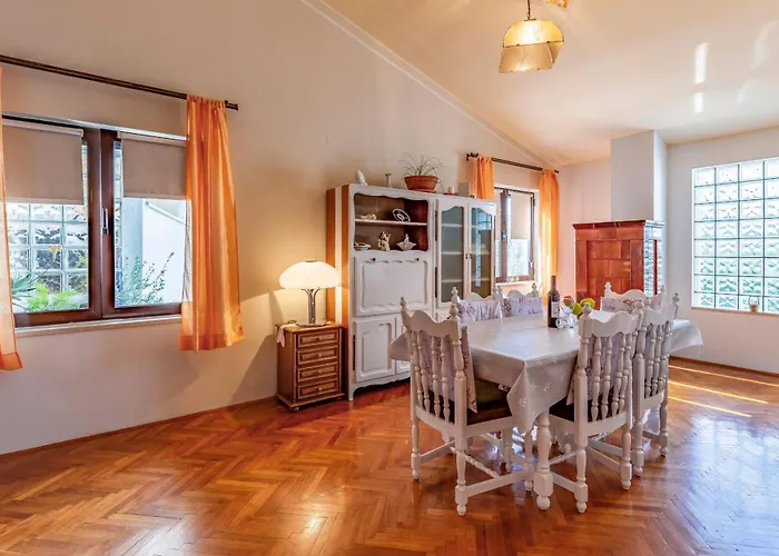 Apartments With Parking Space Banjole, Pula - 7036 Pula