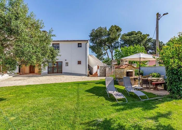 Apartment Apartments With Parking Space Banjole, Pula - 7036 *