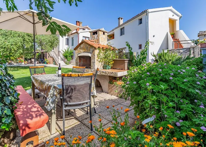 Apartments With Parking Space Banjole, Pula - 7036 Apartment Pula