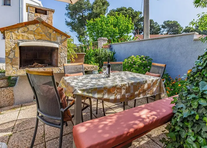 Apartments With Parking Space Banjole, Pula - 7036 *