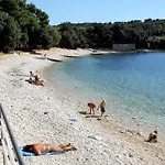 Apartman Apartments With Parking Space Banjole - Pula - 7036 Pula