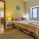Apartments With Parking Space Banjole - Pula - 7036 *