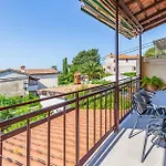 Apartman Apartments With Parking Space Banjole - Pula - 7036 Pula